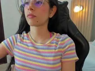 Carlina-15  live sex cam