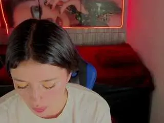 Lucia-21  live sex cam