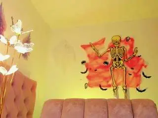 Oriana3  live sex cam