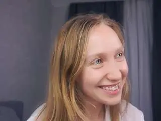 Tiensaucer  live sex cam