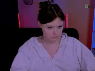 Lola-moans  live sex cam