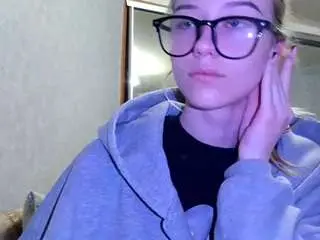 Cristinamee  live sex cam