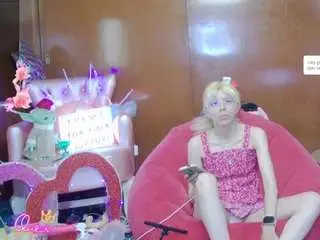 Skinnyteen  live sex cam