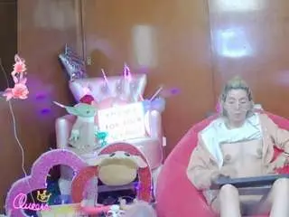 Skinnyteen  live sex cam
