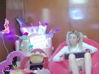 Skinnyteen  live sex cam
