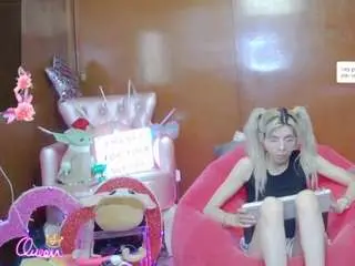 Skinnyteen  live sex cam