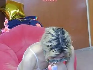 Skinnyteen  live sex cam
