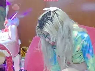 Skinnyteen  live sex cam