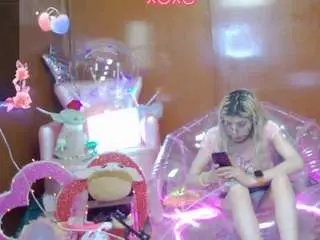 Skinnyteen  live sex cam