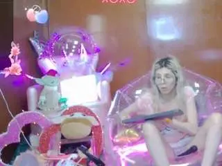 Skinnyteen  live sex cam