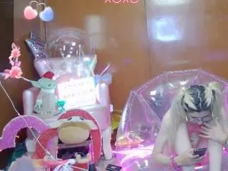 Skinnyteen  live sex cam