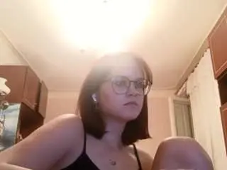 Launasuchy  live sex cam