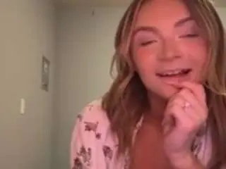 Moonlitcouple  live sex cam