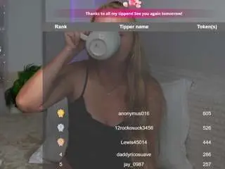 Urblonde  live sex cam