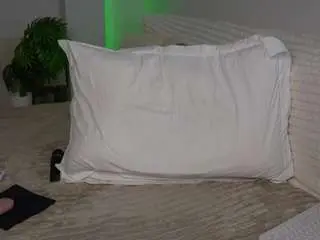 Urblonde  live sex cam