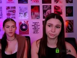 Flora-ri  live sex cam