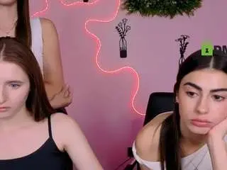 Flora-ri  live sex cam
