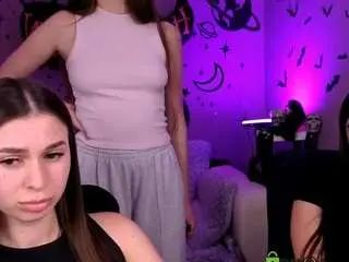 Flora-ri  live sex cam