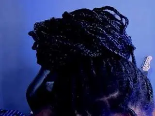 Latasshagettman  live sex cam