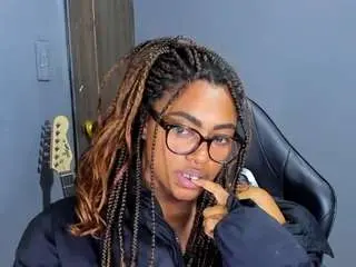 Latasshagettman  live sex cam