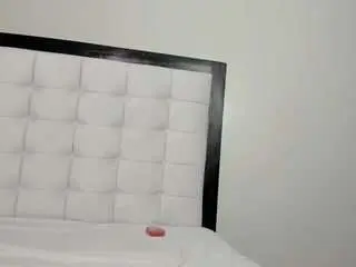Slimmie-coochie  live sex cam
