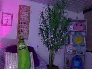 Dakota-moon  live sex cam