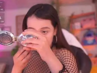 Dakota-moon  live sex cam