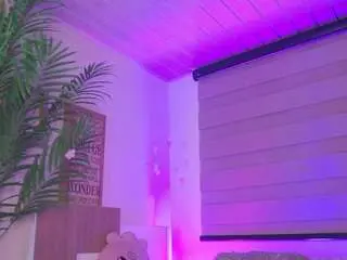 Dakota-moon  live sex cam