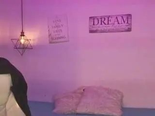 Roxxanne-bail  live sex cam