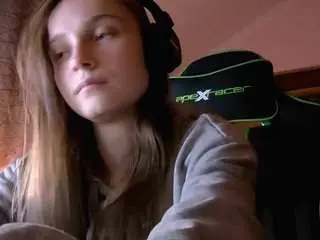 Simonebehnken  live sex cam