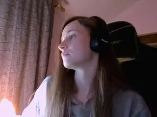 Simonebehnken  live sex cam