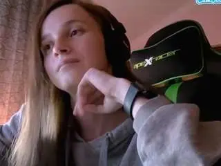 Simonebehnken  live sex cam