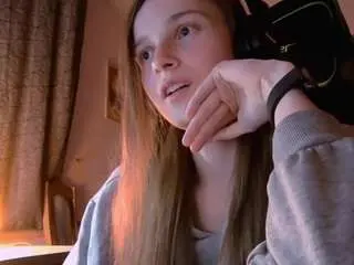 Simonebehnken  live sex cam