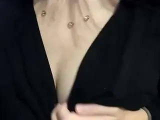 Treasahotze  live sex cam