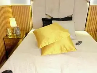 Britanyymore  live sex cam