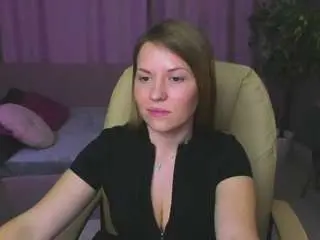 Kira-miragee  live sex cam