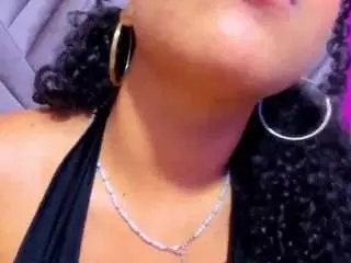 Maybigbooty  live sex cam
