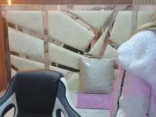 Bella-kiss-a  live sex cam