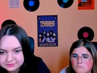 Lisa-kitten  live sex cam