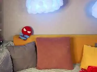 Milenasunshinov  live sex cam