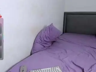 Snow-doll  live sex cam