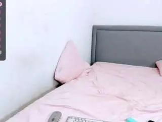 Snow-doll  live sex cam