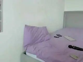 Snow-doll  live sex cam