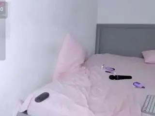 Snow-doll  live sex cam