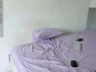 Snow-doll  live sex cam
