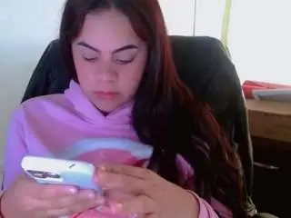 Alice-fox26  live sex cam