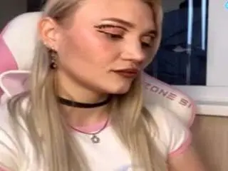 Louvenianovellino  live sex cam