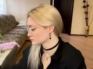 Louvenianovellino  live sex cam