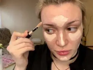 Louvenianovellino  live sex cam