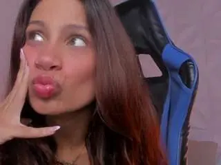 Cora22  live sex cam